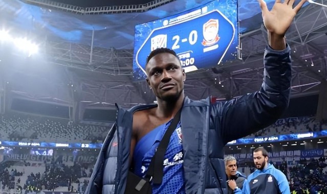 开云体育下载-罗竞加盟大连英博！未来他能否顶替离队的刘祝润挑大梁，值得关注